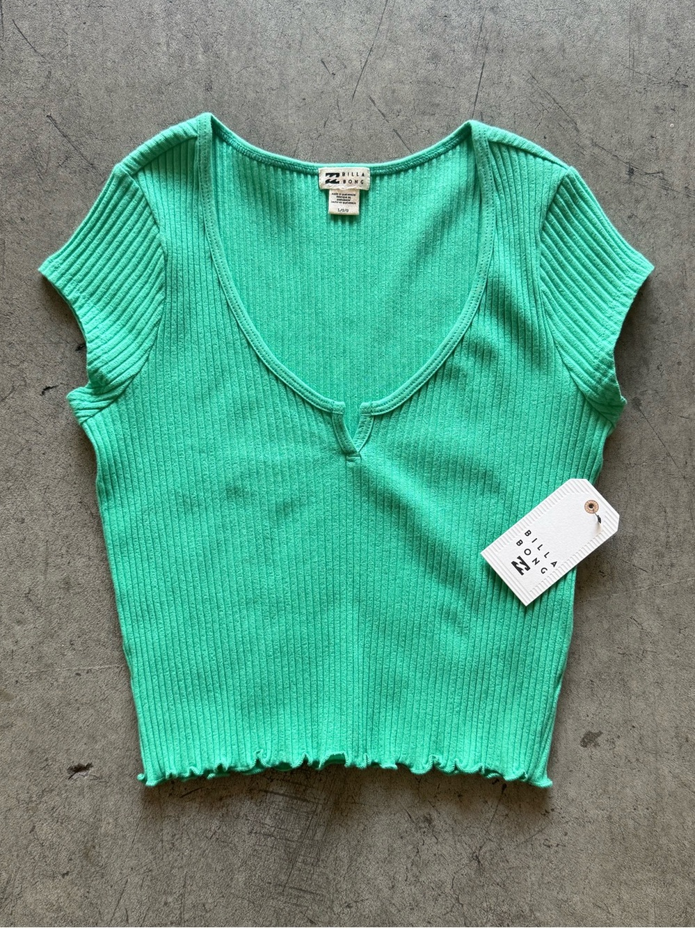 Billabong Notch Cropped T Shirt NWT - Size L